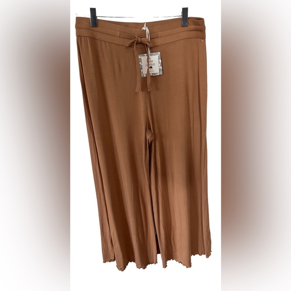 kate quinn Pants - NWT Kate Quinn mama mom adult women cropped pants size S